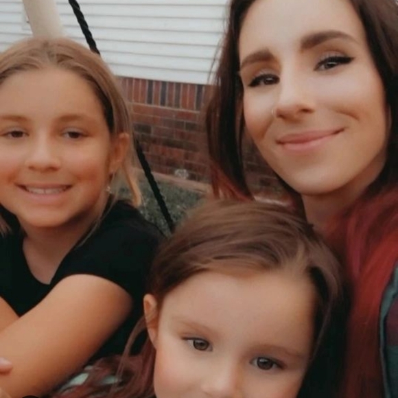 Meet your Posher, Jessica - Picture 5 of 5